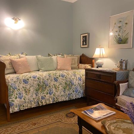 Montrose Inn Belleville Ngoại thất bức ảnh