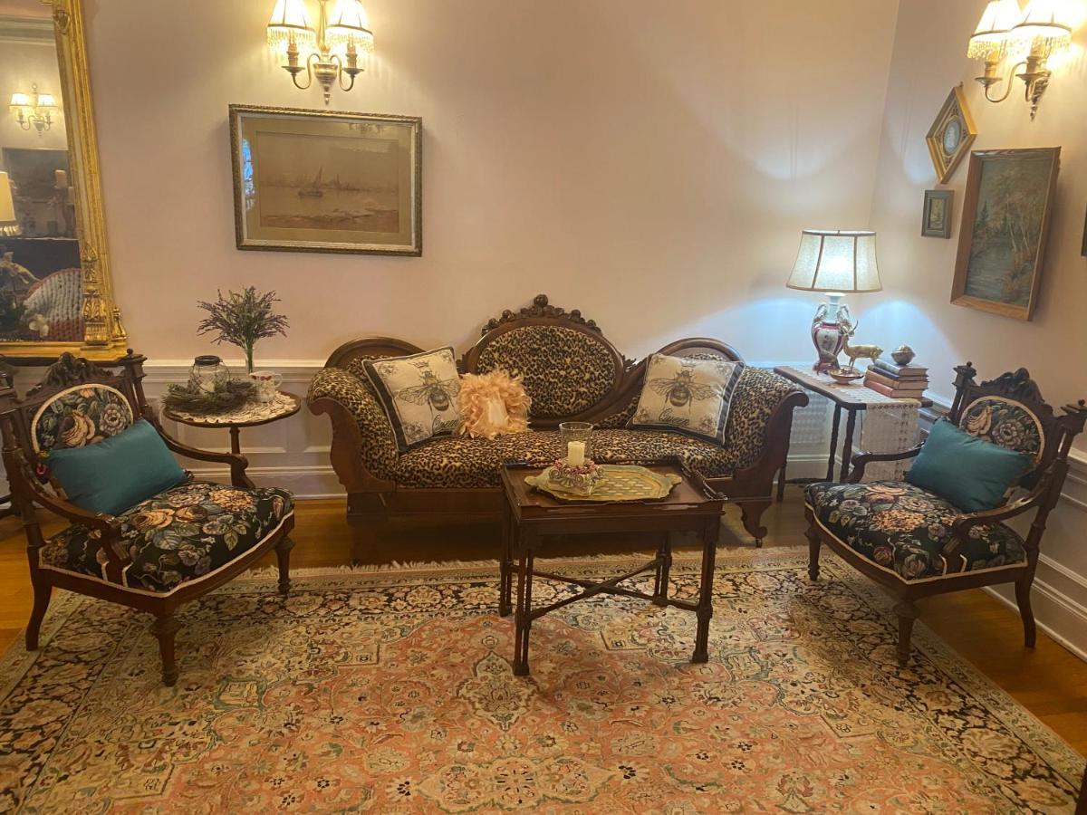 Montrose Inn Belleville Ngoại thất bức ảnh