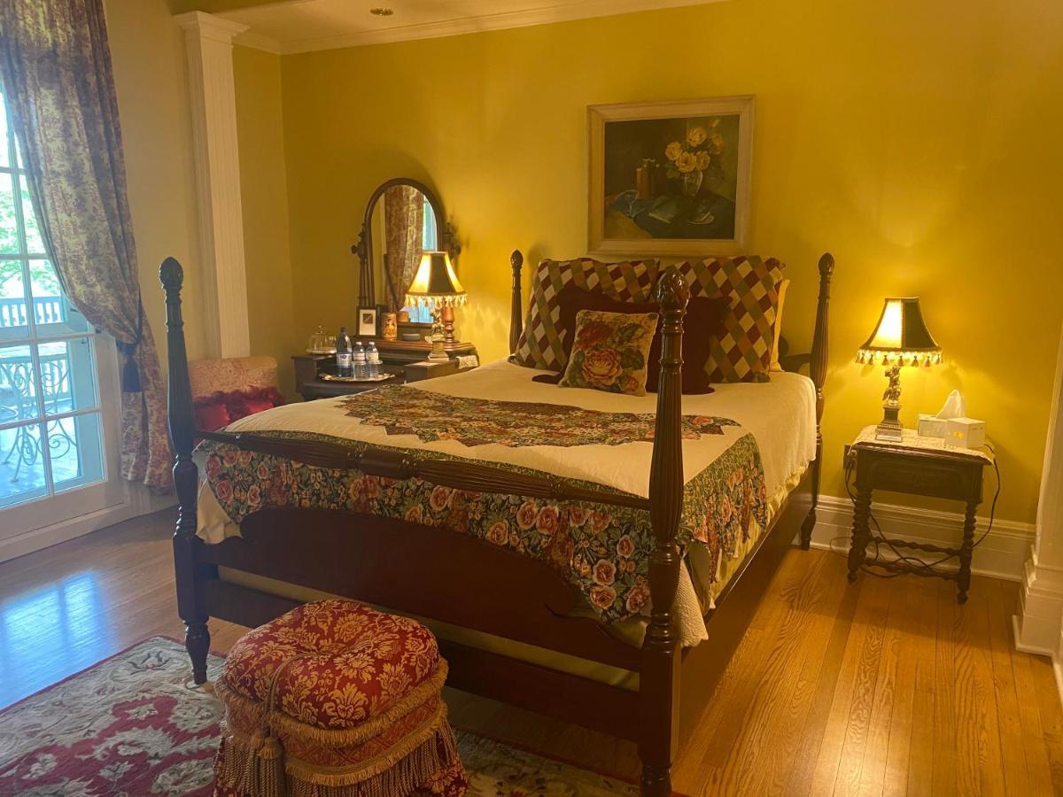 Montrose Inn Belleville Ngoại thất bức ảnh