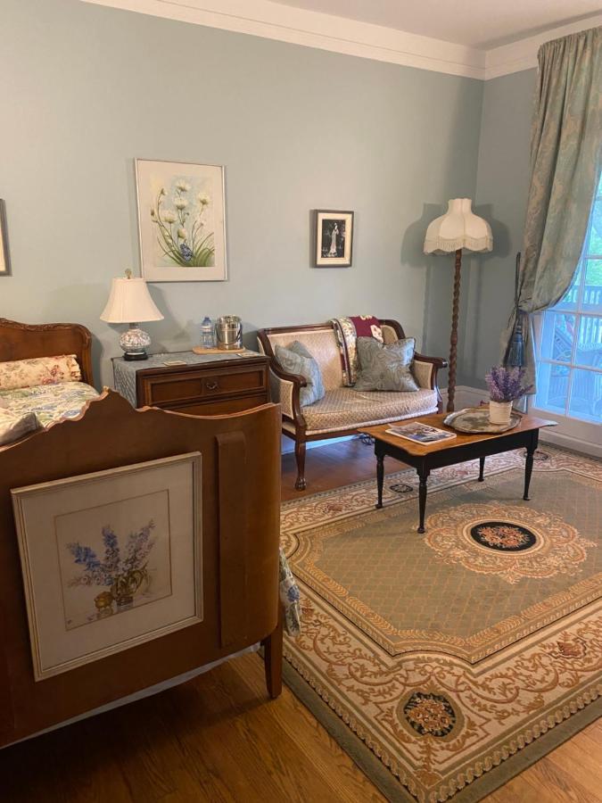 Montrose Inn Belleville Ngoại thất bức ảnh