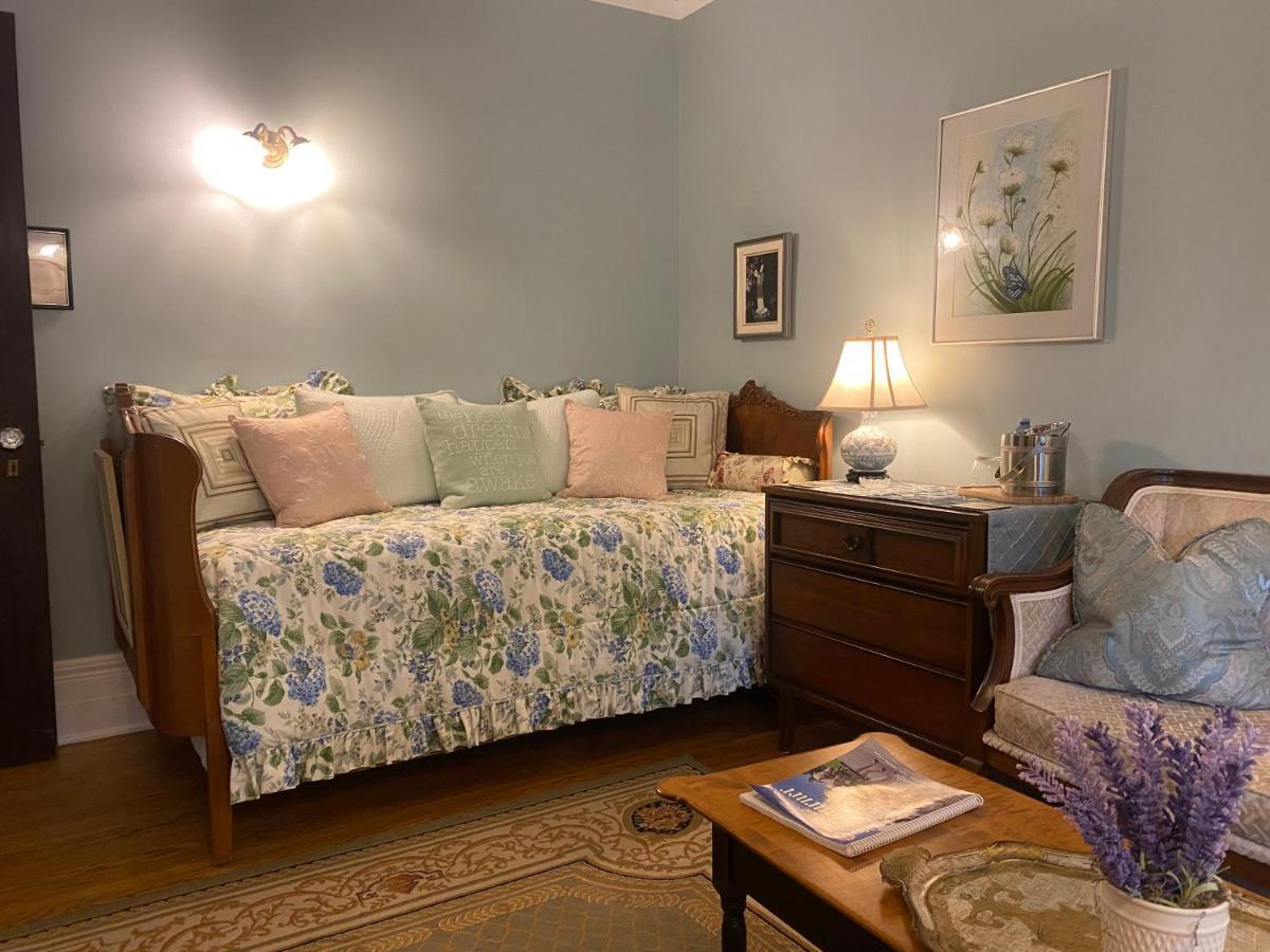 Montrose Inn Belleville Ngoại thất bức ảnh