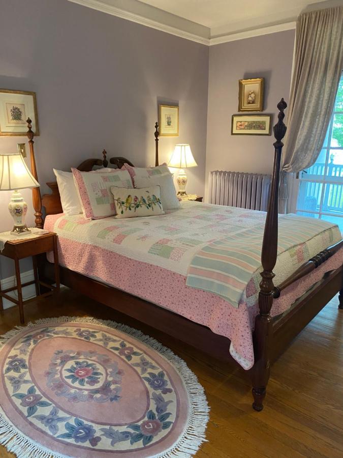 Montrose Inn Belleville Ngoại thất bức ảnh