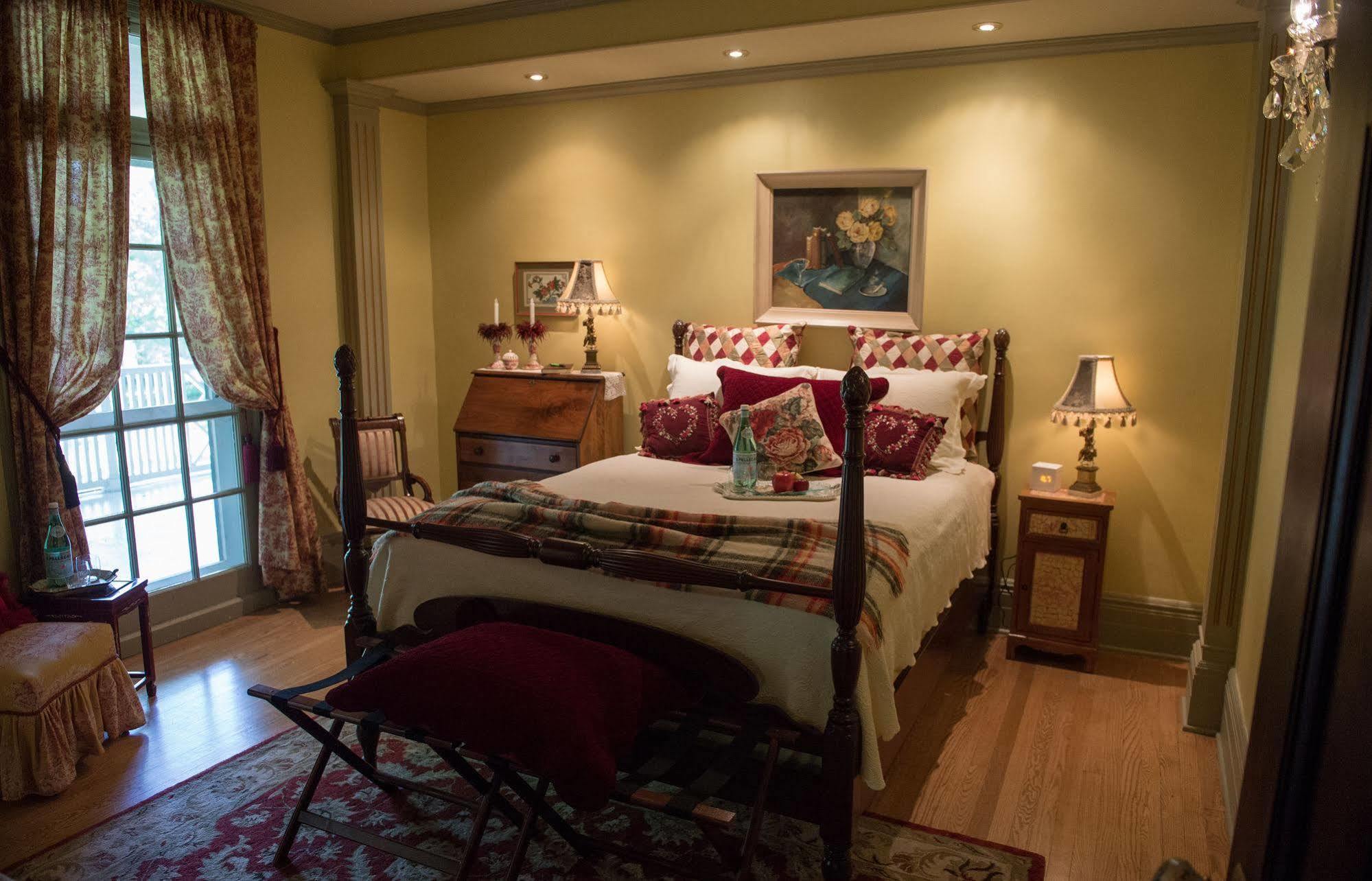 Montrose Inn Belleville Ngoại thất bức ảnh