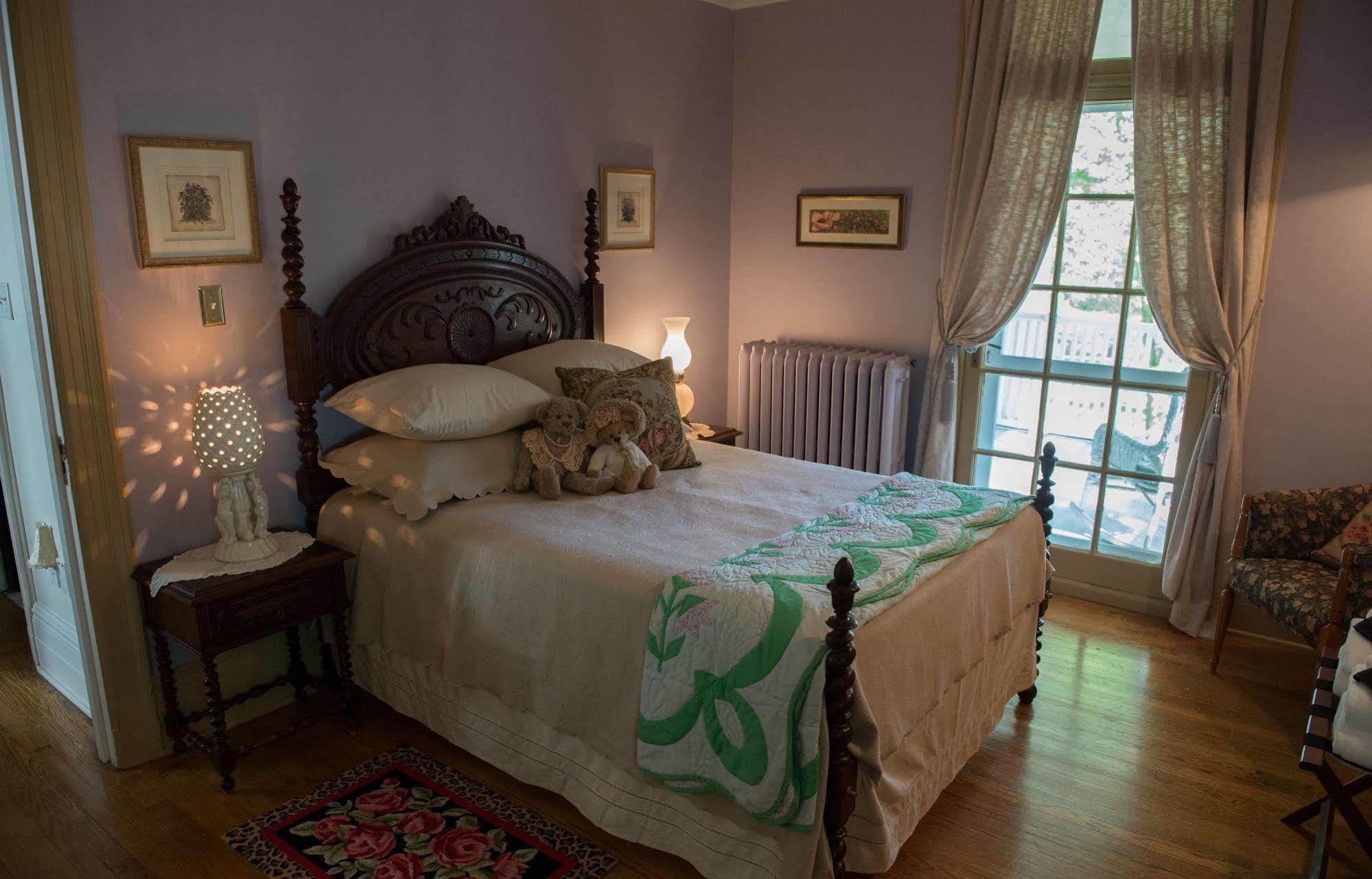 Montrose Inn Belleville Ngoại thất bức ảnh