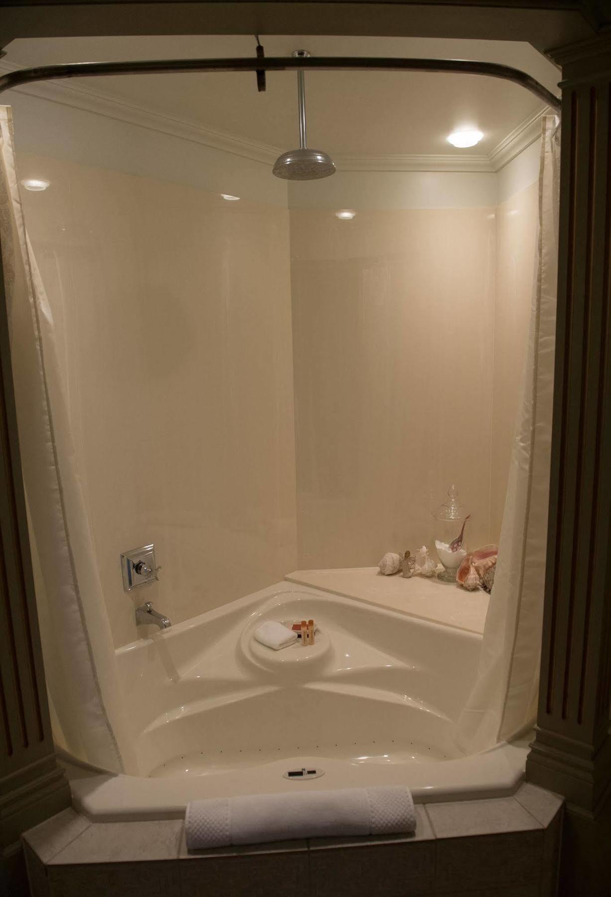 Montrose Inn Belleville Ngoại thất bức ảnh